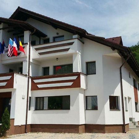 Rosenville Rîşnov Esterno foto
