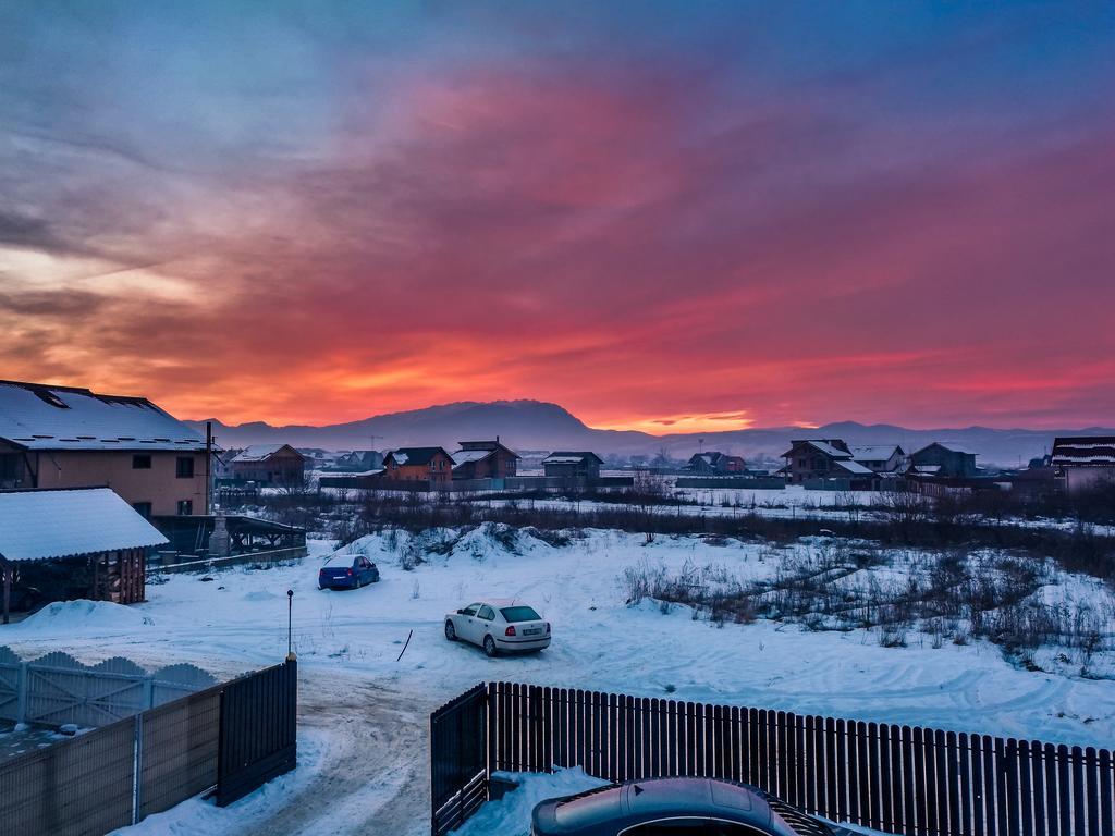 Rosenville Rîşnov Esterno foto