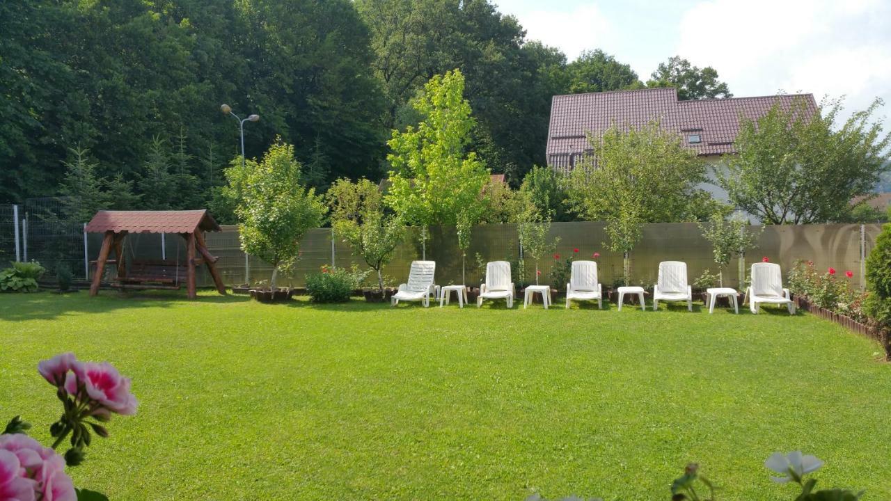 Rosenville Rîşnov Esterno foto