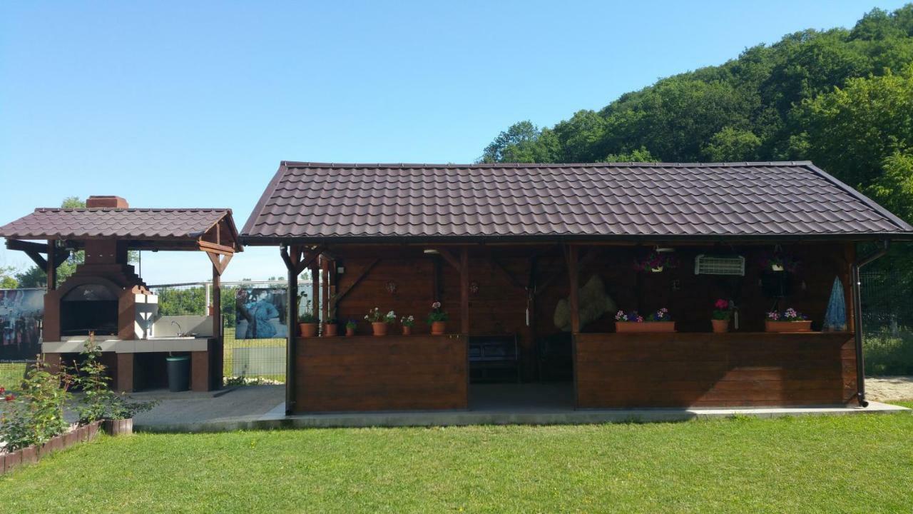 Rosenville Rîşnov Esterno foto