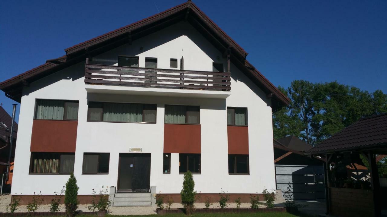 Rosenville Rîşnov Esterno foto