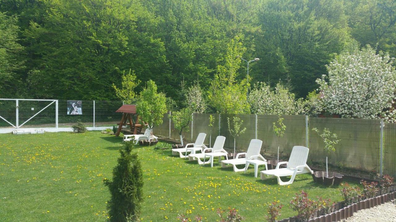 Rosenville Rîşnov Esterno foto