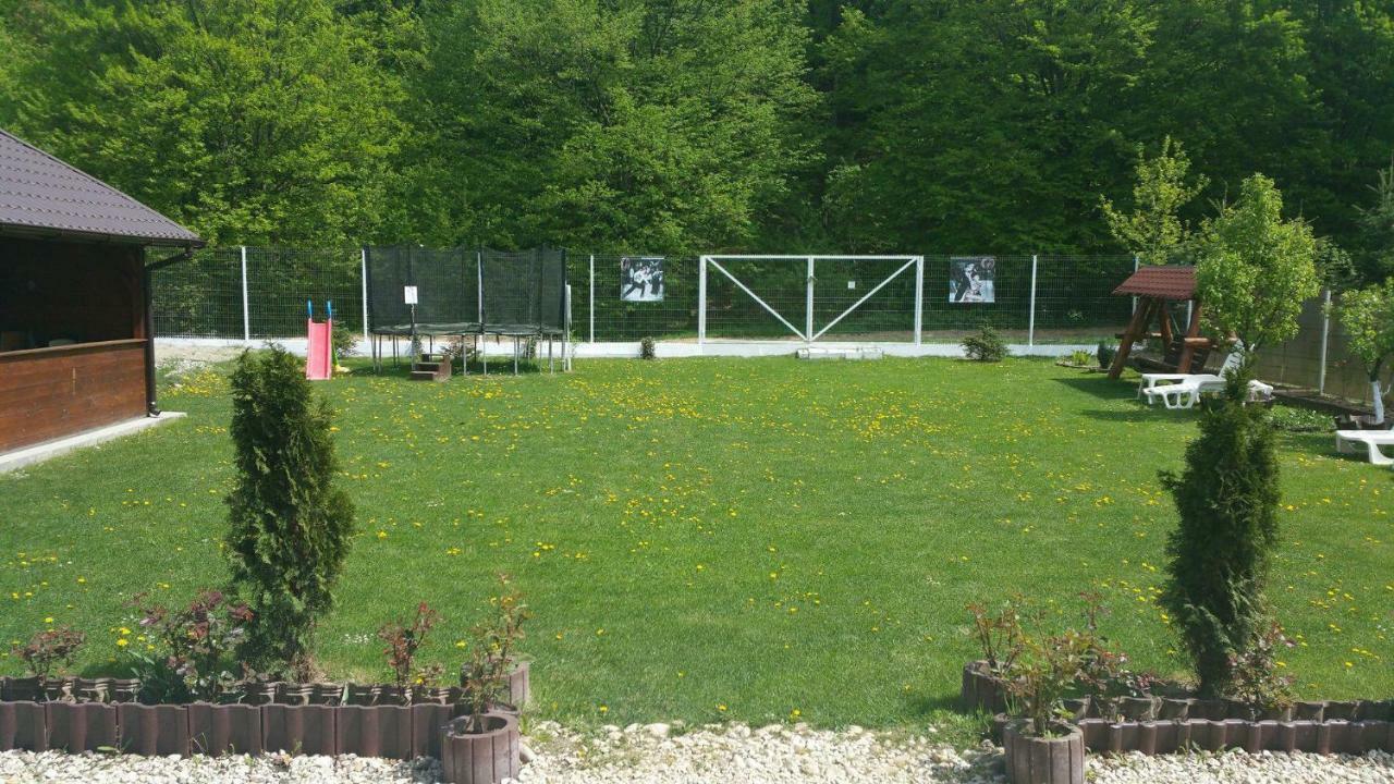 Rosenville Rîşnov Esterno foto