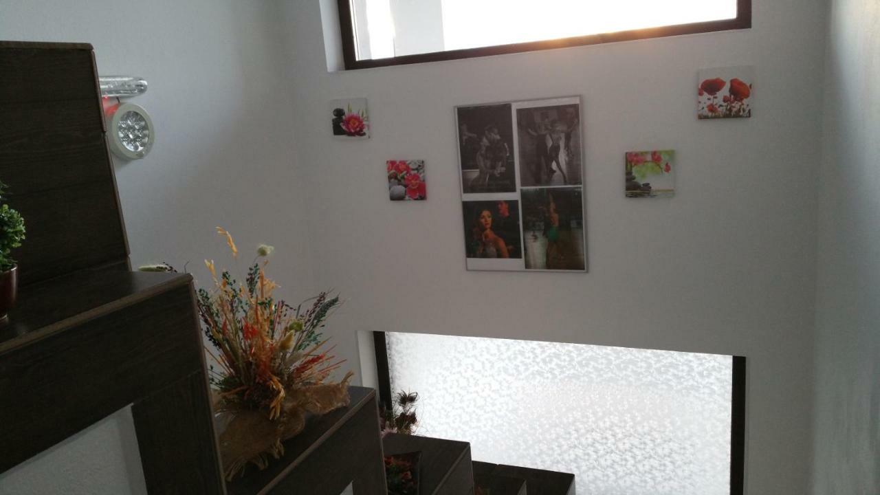 Rosenville Rîşnov Esterno foto