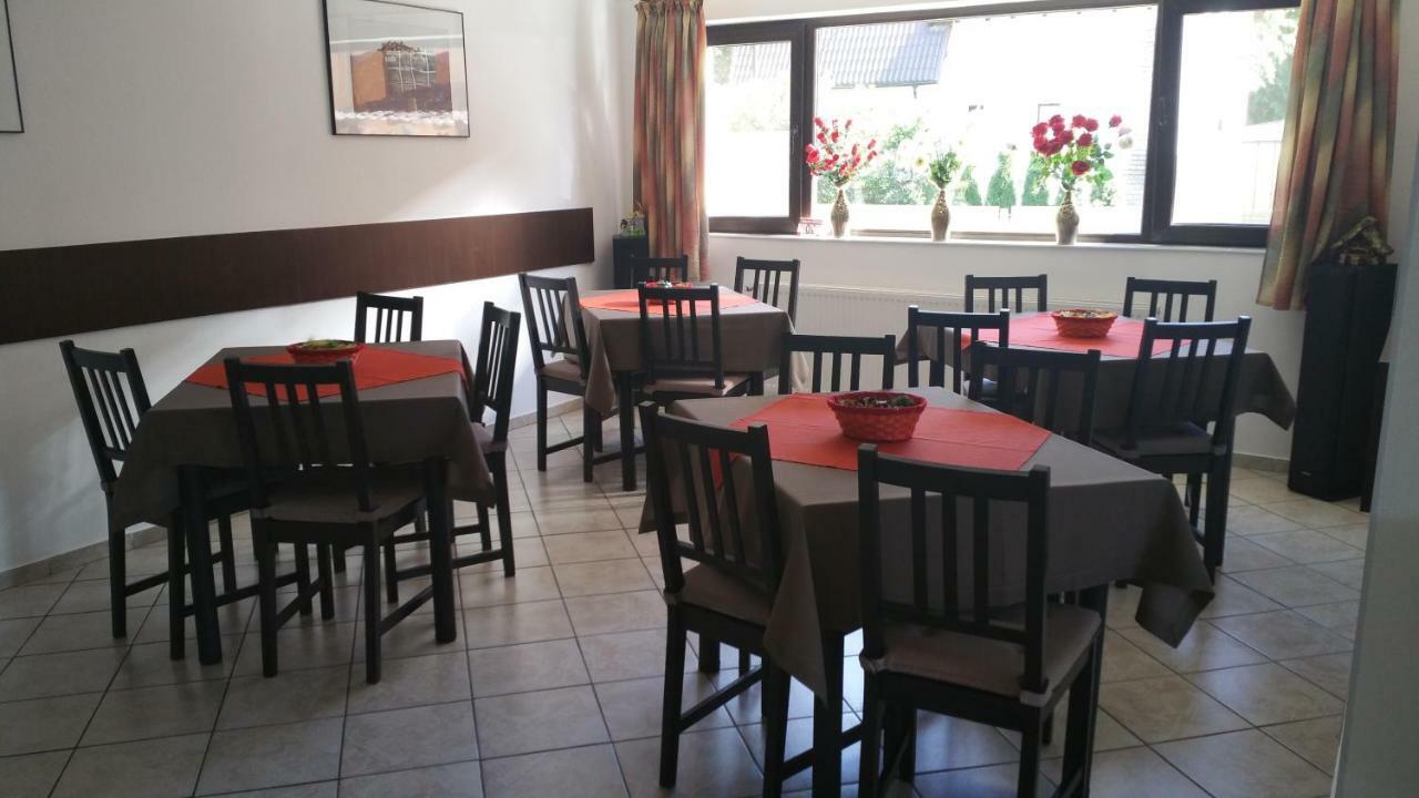 Rosenville Rîşnov Esterno foto