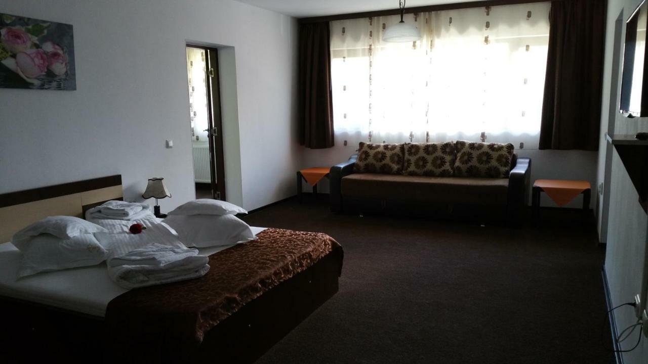 Rosenville Rîşnov Esterno foto