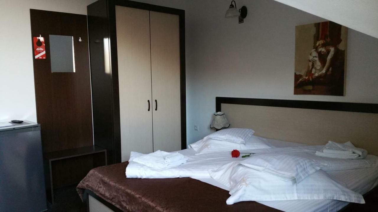 Rosenville Rîşnov Esterno foto