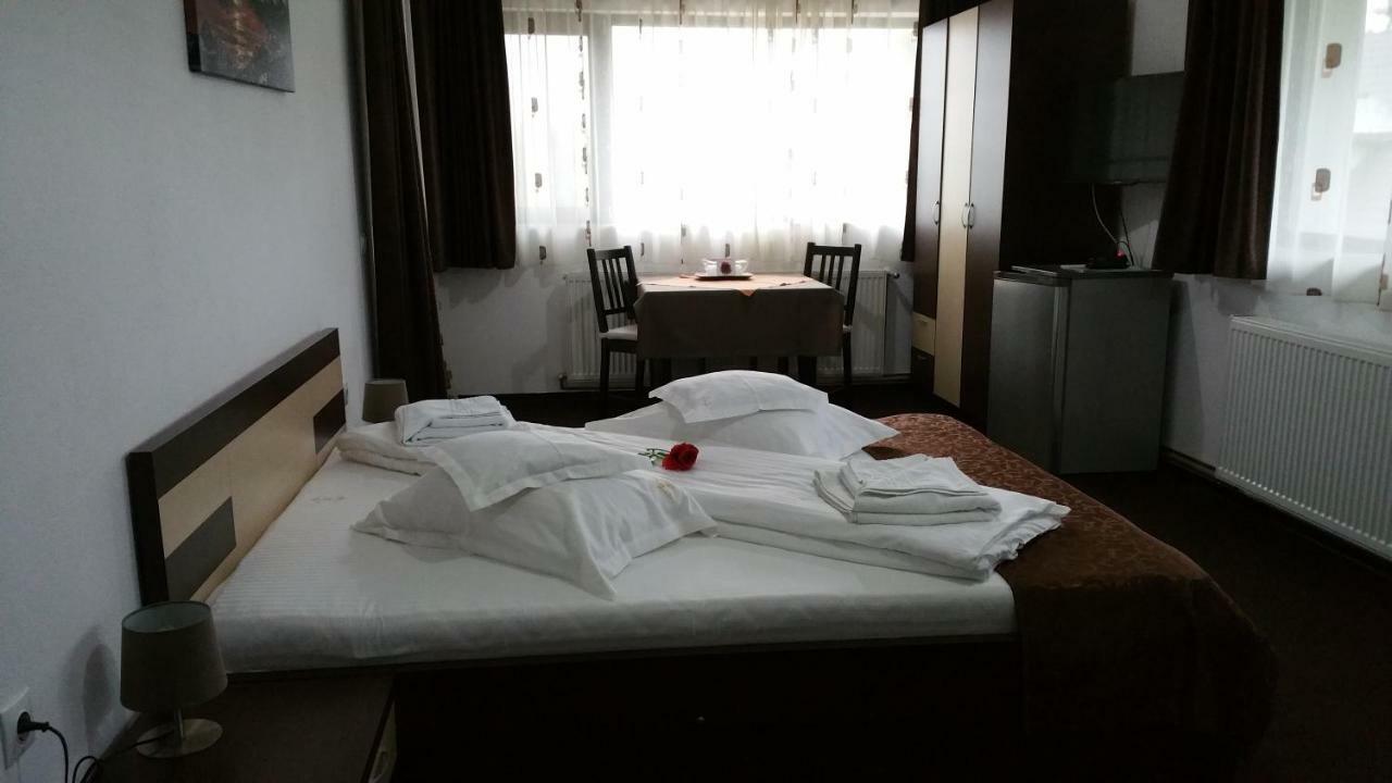 Rosenville Rîşnov Esterno foto