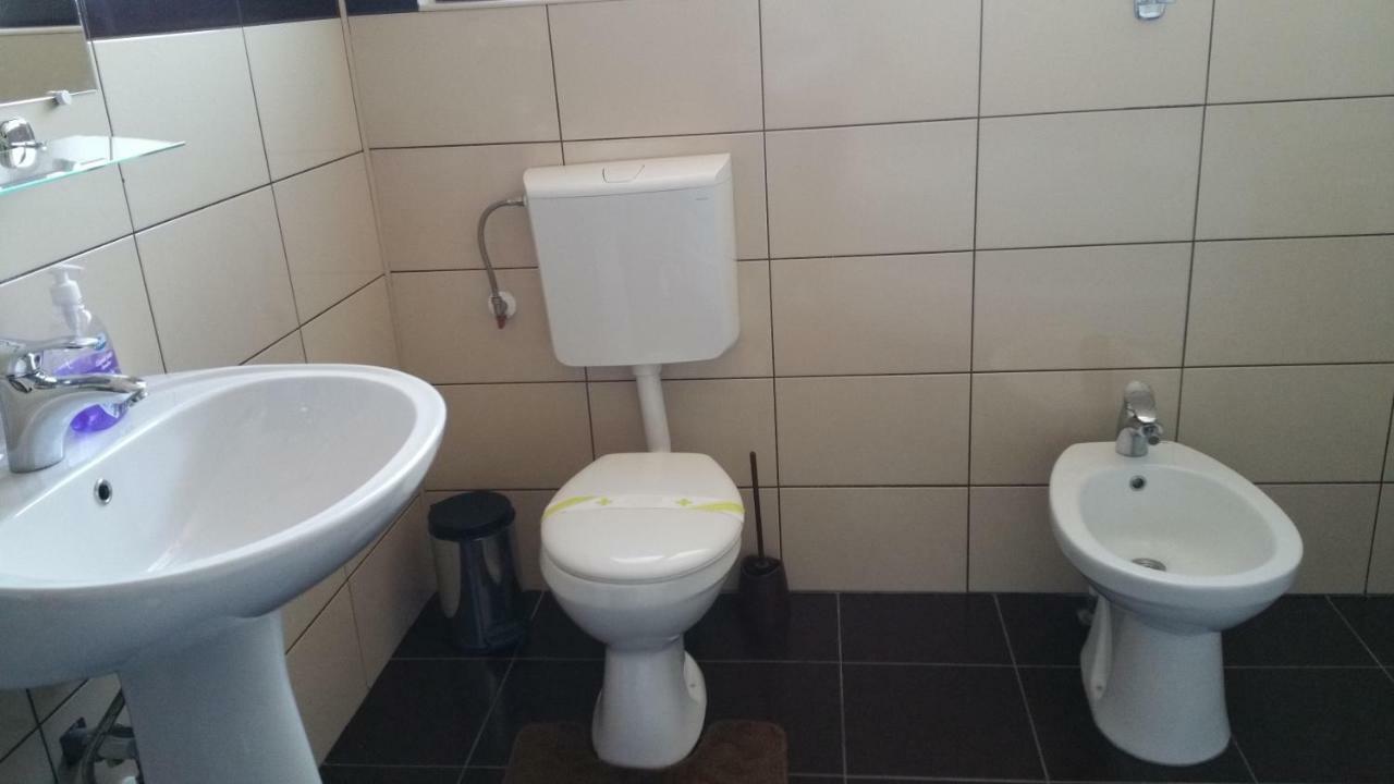 Rosenville Rîşnov Esterno foto