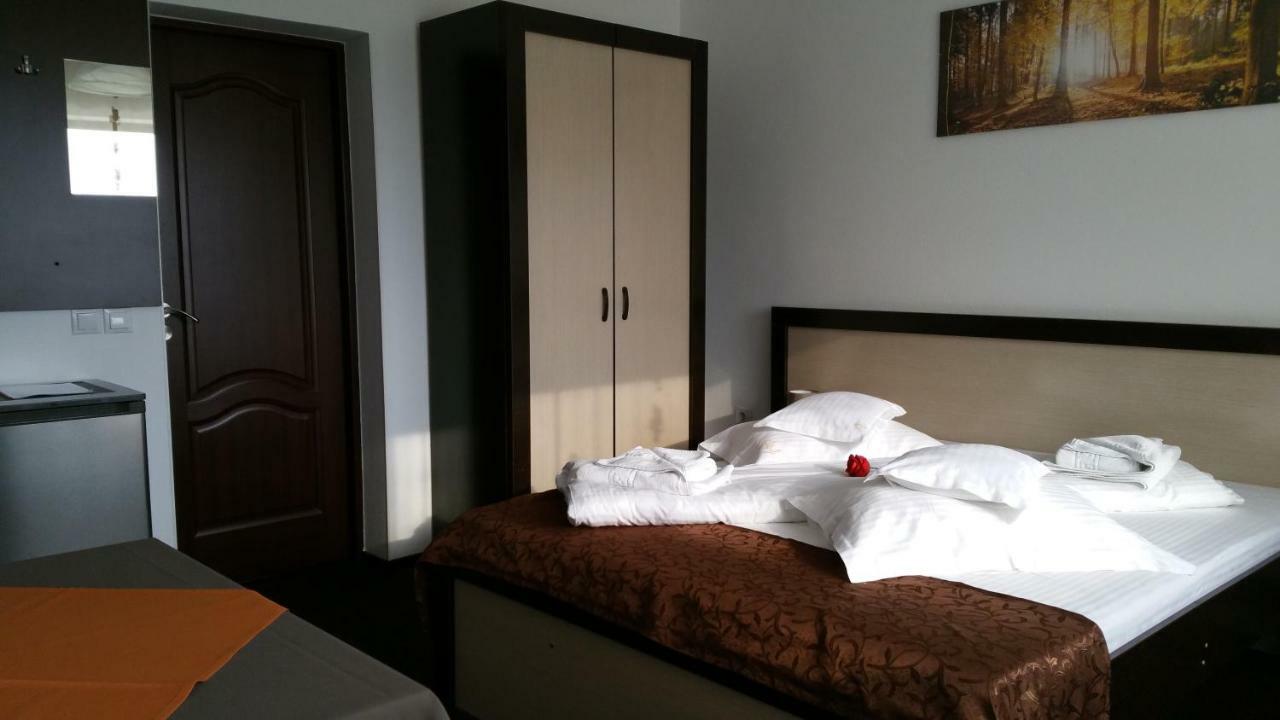 Rosenville Rîşnov Esterno foto
